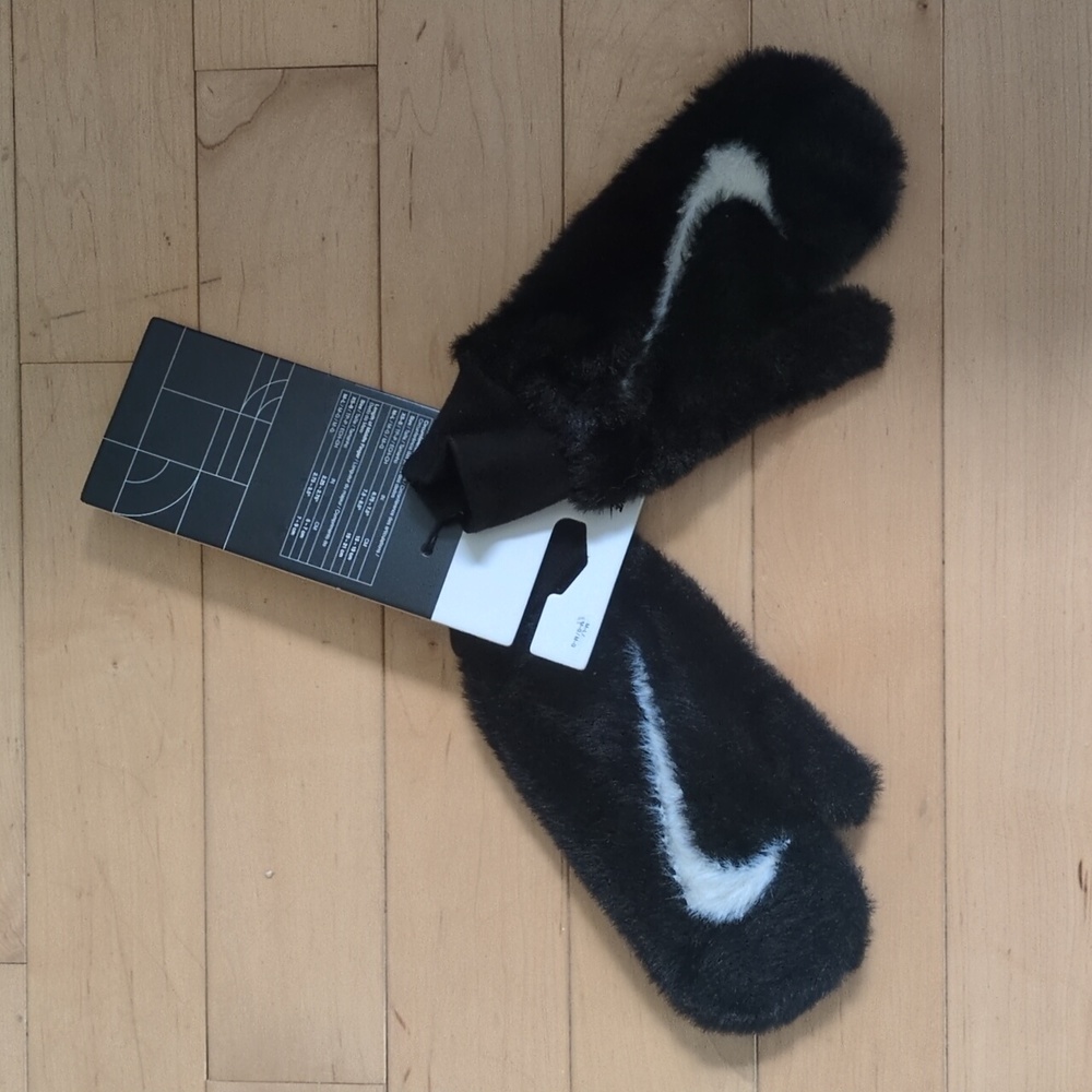 Nike plush mittens